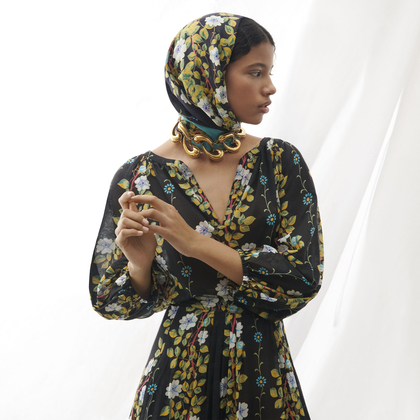 profile woman wearing a ETRO foulard and SILK KAFTAN DRESS WITH FLORAL PRINT - link to scarves and silks 