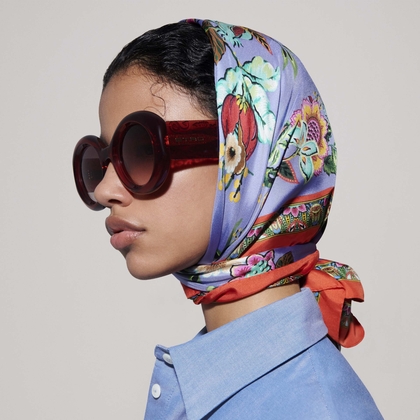 Woman wearing ETRO fouldard and sunglasses - link to scarves and silks