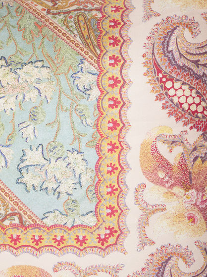 COUSSIN MOYEN EN TWILL DE SOIE AVEC PASSEMENTERIE
