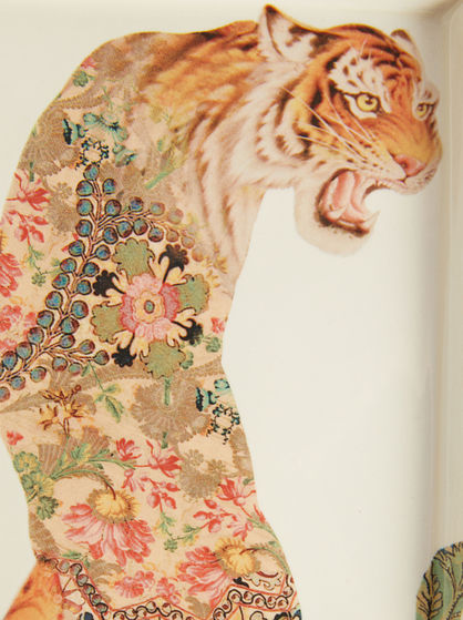 TRAY WITH EXOTIC ANIMALS