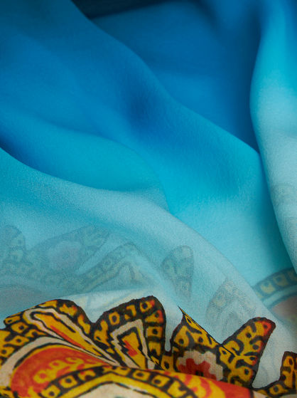 TOP WITH COLOUR SHADING AND FLORAL PATTERNS