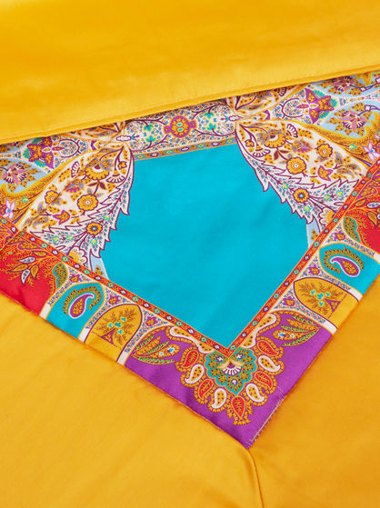 MULTI-COLOURED PANELLED QUILT