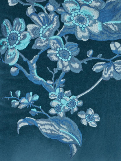 绣花靠垫