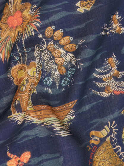 SCARF WITH FIGURATIVE PATTERN