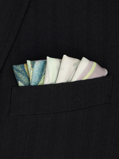 POCKET SQUARE WITH FLOWERS