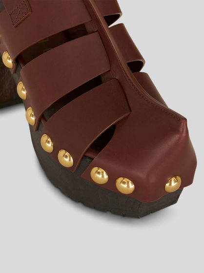 LEATHER CLOGS WITH STRAP