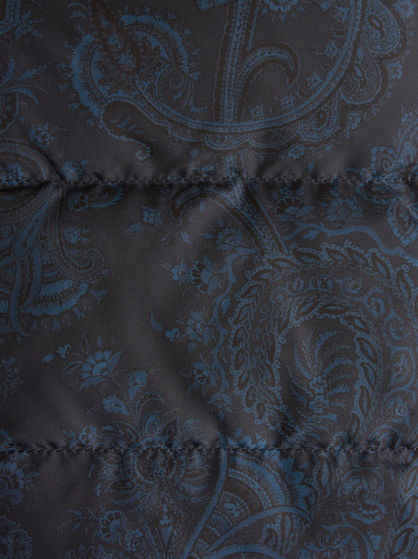 SLEEVELESS PAISLEY DOWN JACKET WITH HOOD