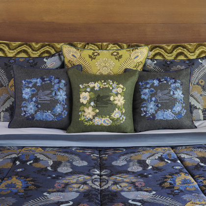Bed and cushions with floral patterns Etro home collection