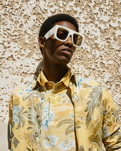 men wearing ETROSCREEN sunglasses and a yellow polo from the summer collection - link to man's Sunglasses