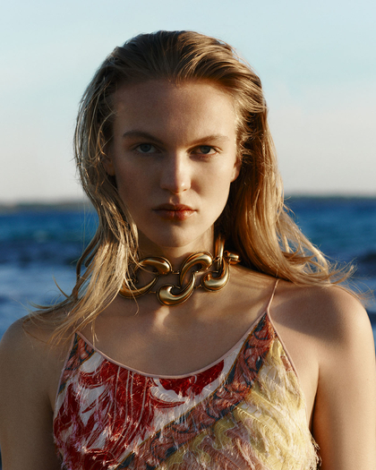 Woman wearing Etro chocker - link to gifts for her