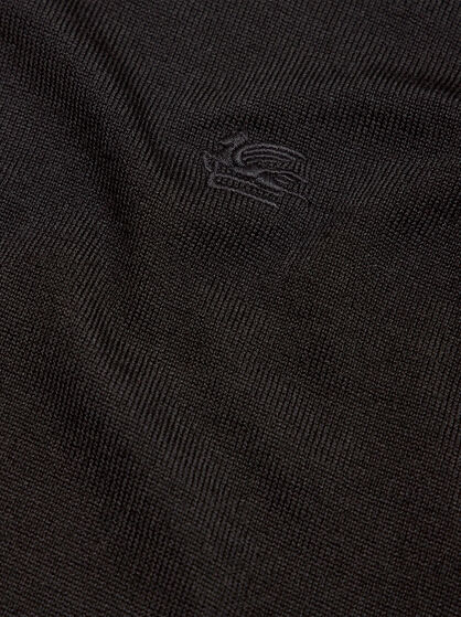 WOOL TURTLENECK WITH EMBROIDERY
