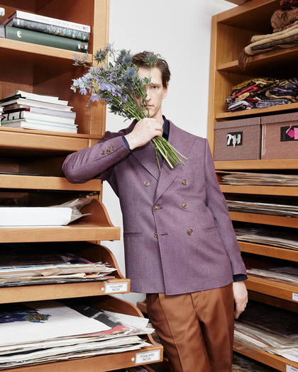 Man wearing a purple DOUBLE-BREASTED CASHMERE BLAZER from the  etro tradition capsule 