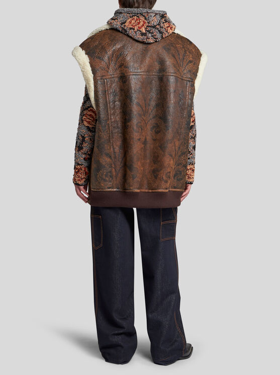 Shop Etro Sleeveless Jacket In Printed Shearling In Dunkelbraun