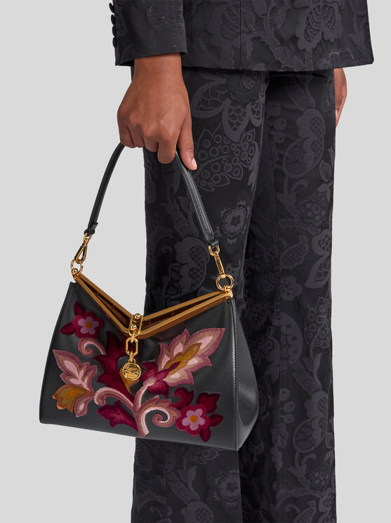 Shop Etro Mittelgrosse Vela-tasche Mit Stickerei In Schwarz