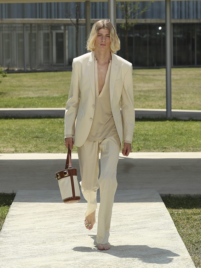Etro Man Fashion Show SS23; Linen And Silk Jacket, Jacquard Shirt With Lace and Linen Trousers With Tucks.
