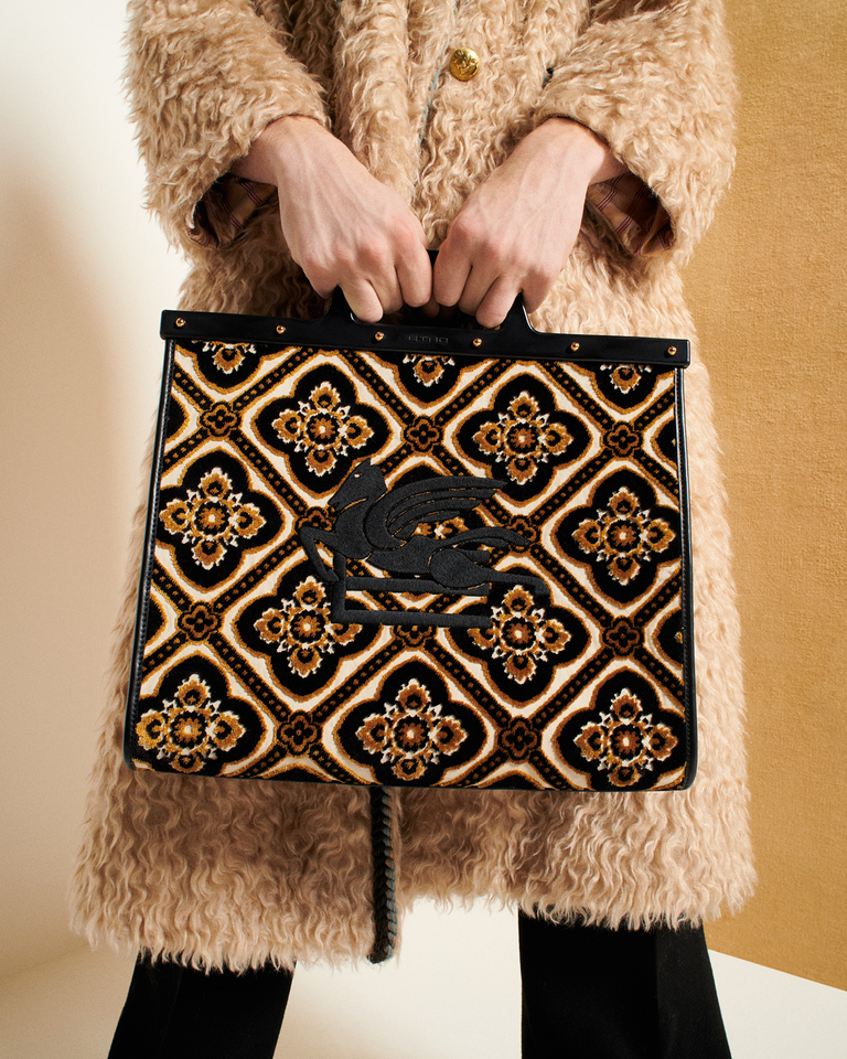 Detail-eco-fur-bag-media- Love Trotter-Shopping-fabric-jacquard-and-Pegaso
