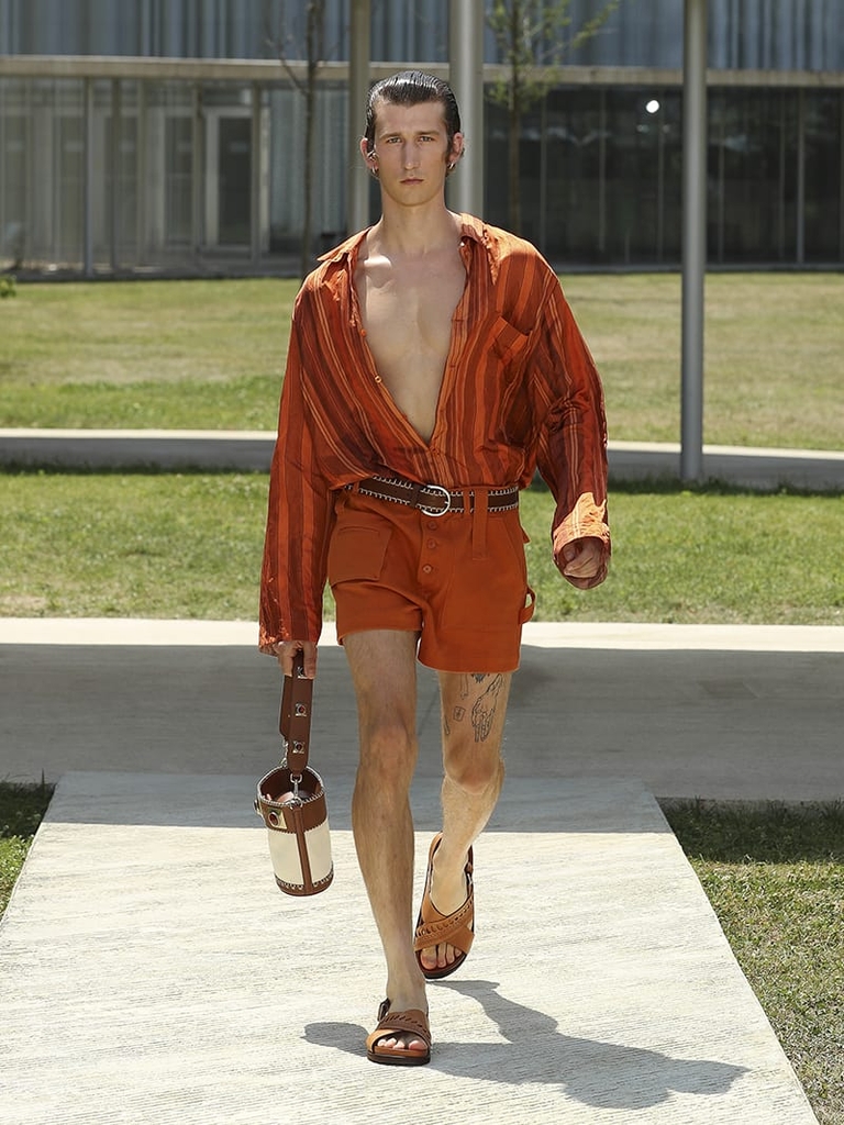 Etro Man Fashion Show SS23; Striped Orange Shirt, Orange Short accompanied By Leather Belt With Stitching