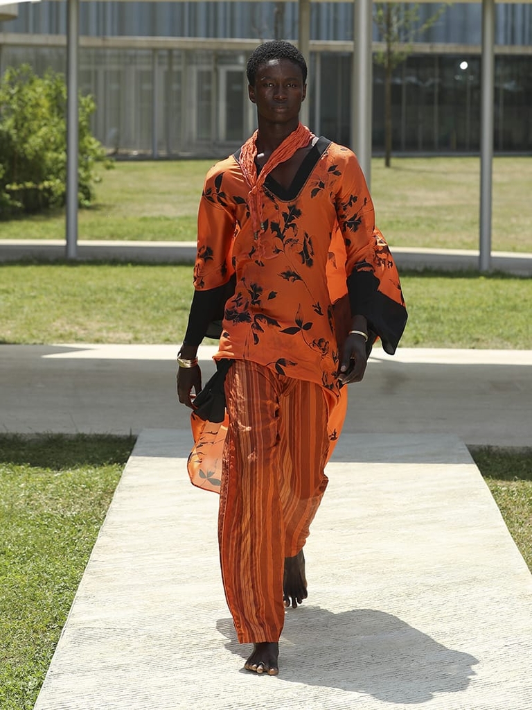 Etro Man Fashion Show SS23; Orange Shirt With Black Leaf Print And Striped Orange Trousers