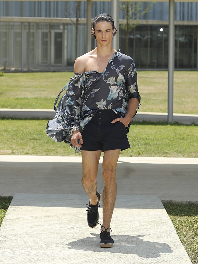Etro Man Fashion Show S23; Floral Shirt With Black High-Waist Shorts
