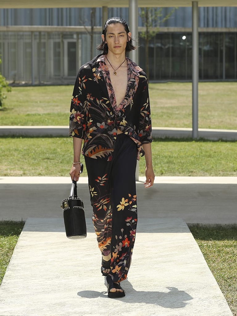 Etro Man Fashion Show SS23; Leafy Floral Silk Shirt Matched With Leafy Trousers 