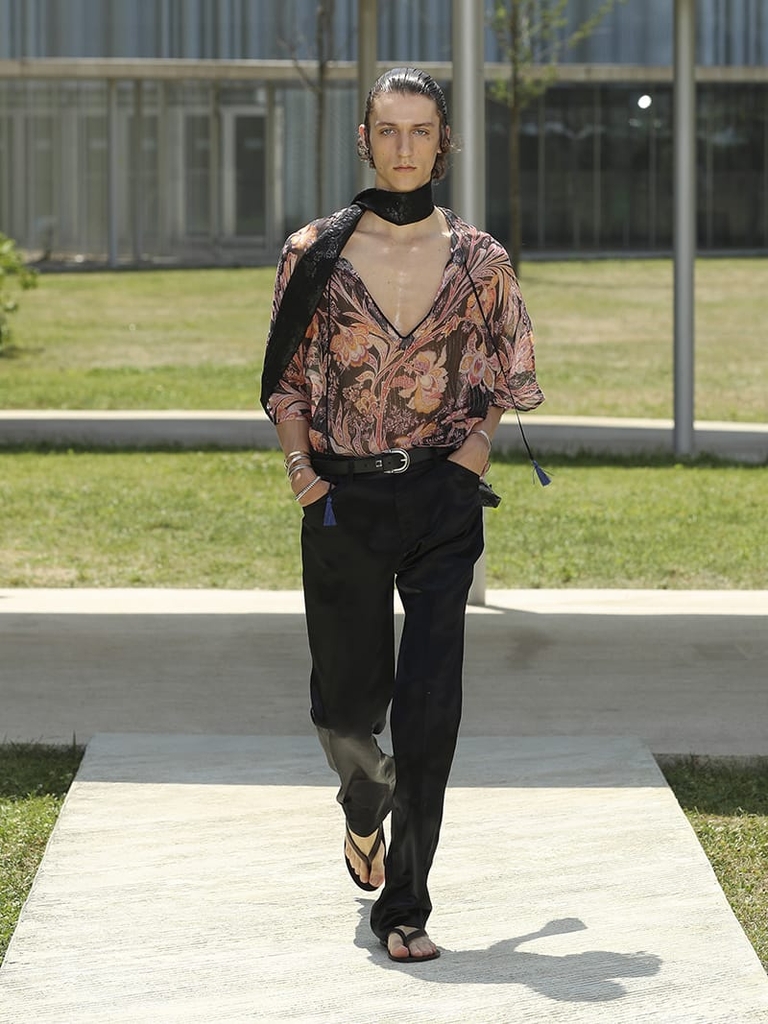 Etro Man Fashion Show SS23; Shirt with Leafy Floral Print, Black Trousers and Leather Belt With Mini Stud