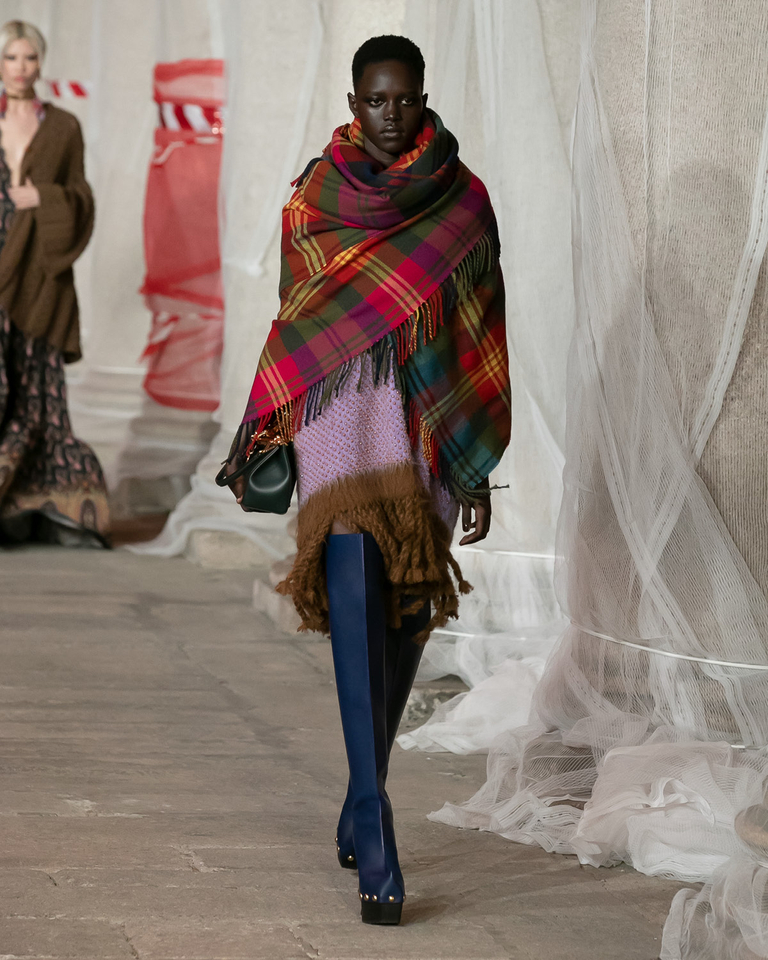 Model with multicoloured scarf, jacket and black handbag on the Etro women's fall winter 2023 catwalk