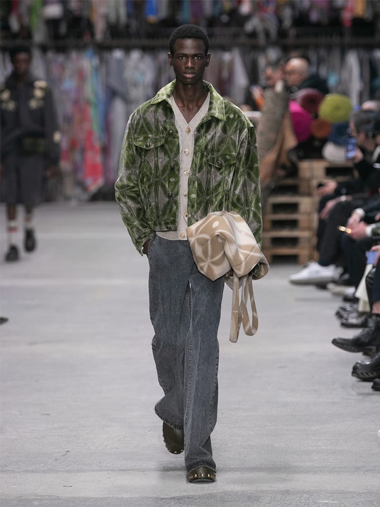 Model with green denim jacket and jeans Etro fashion show fall winter collection 2023/2024