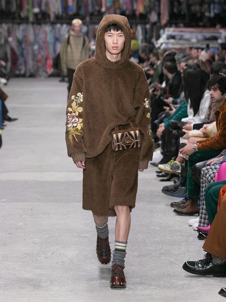 Model hooded with brown suit floral patterns Etro fashion show fall winter collection 2023/2024