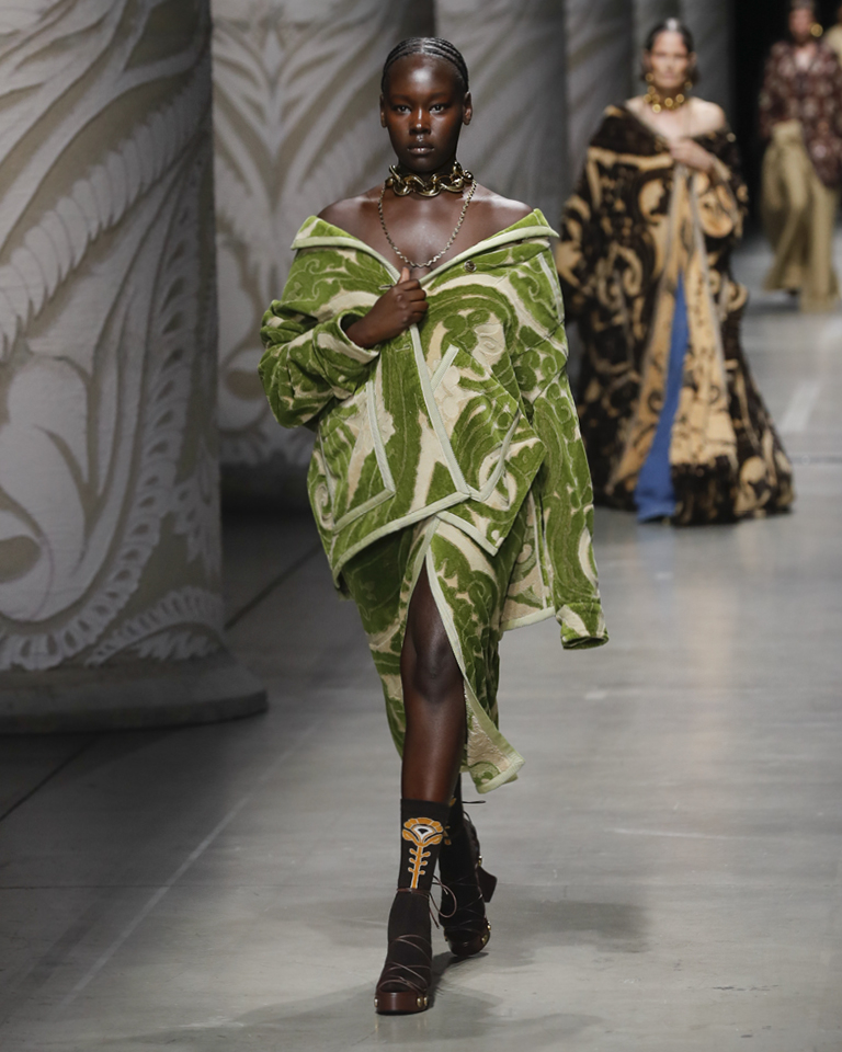 Woman Fashion Show SS24; Designed by Marco De Vincenzo for Etro.