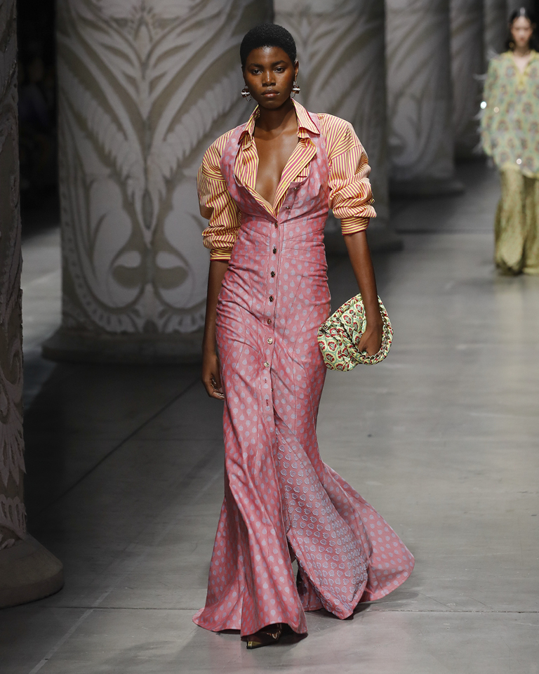 Woman Fashion Show SS24; Designed by Marco De Vincenzo for Etro.