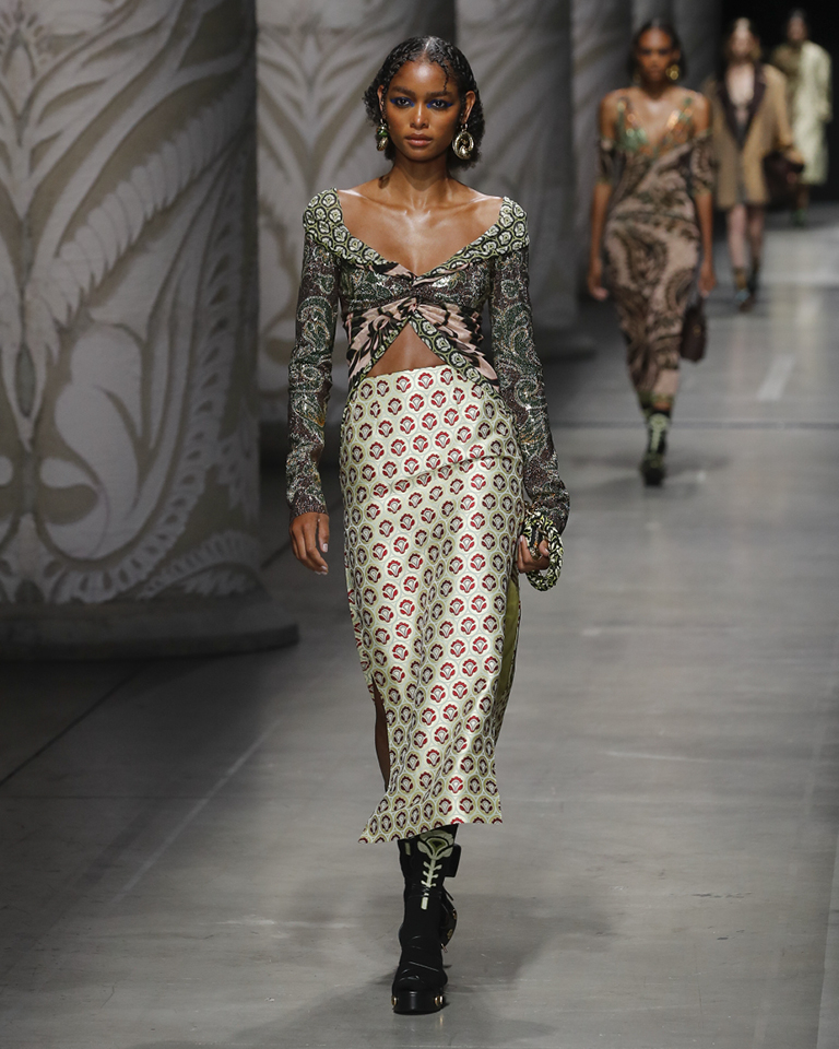 Woman Fashion Show SS24; Designed by Marco De Vincenzo for Etro