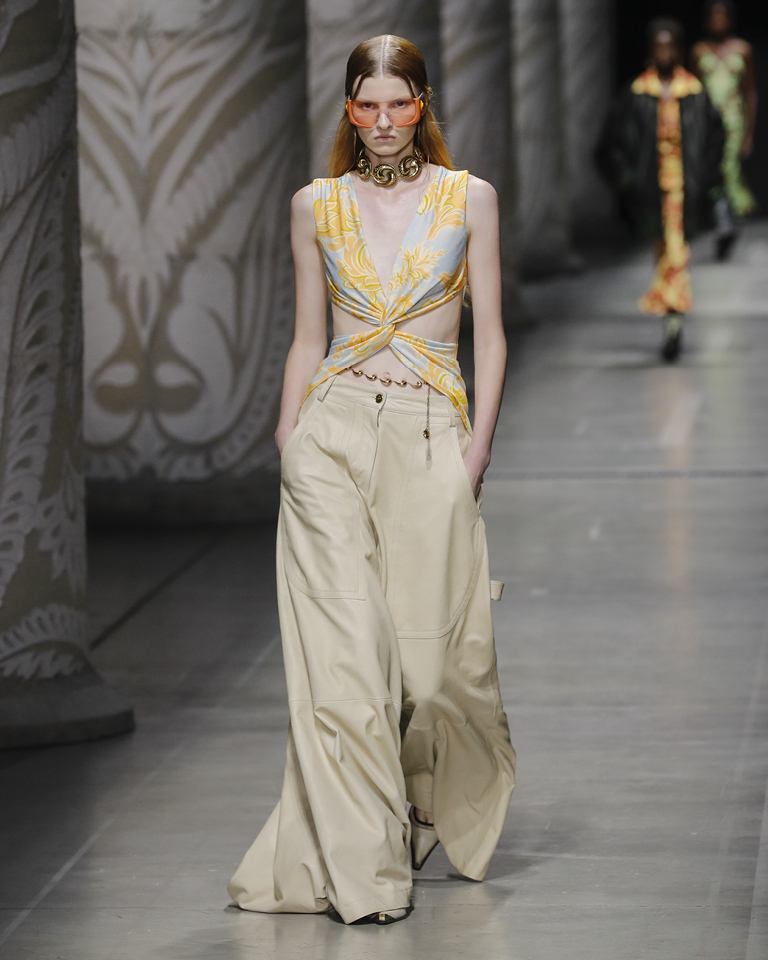 Woman Fashion Show SS24; Designed by Marco De Vincenzo for ETRO.
